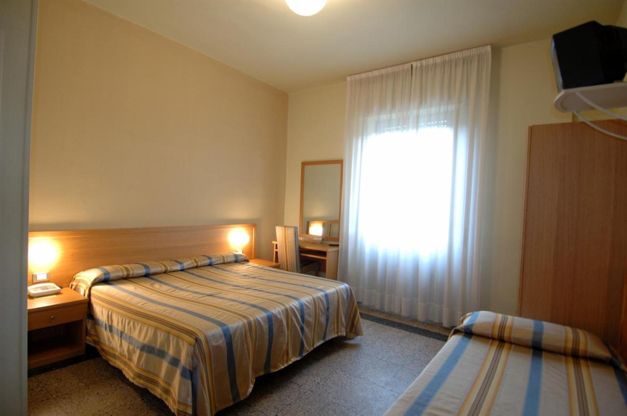 Hotel Moderno Pisa Zimmer foto