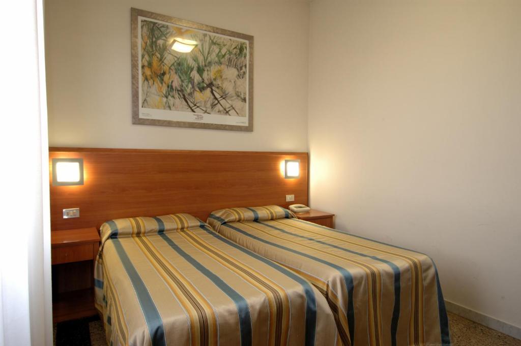 Hotel Moderno Pisa Zimmer foto