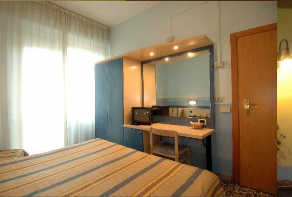 Hotel Moderno Pisa Exterior foto
