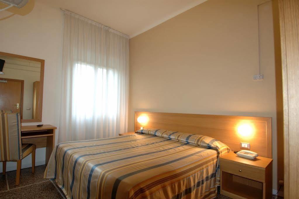 Hotel Moderno Pisa Exterior foto
