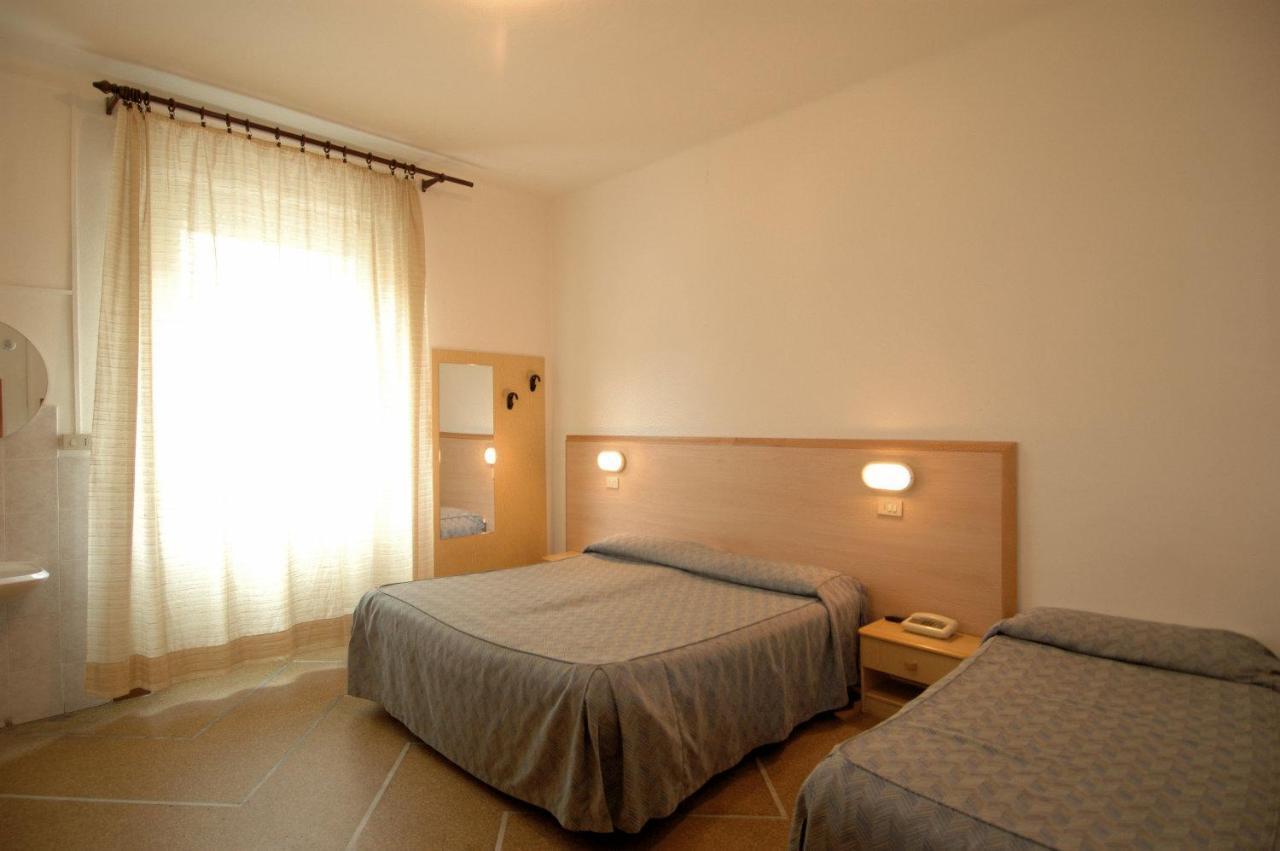 Hotel Moderno Pisa Zimmer foto